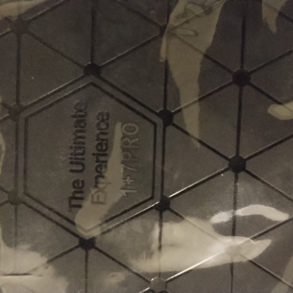 (3) OnePlus cases & 1 lens protector, all 3 together. - Picture 3 of 10